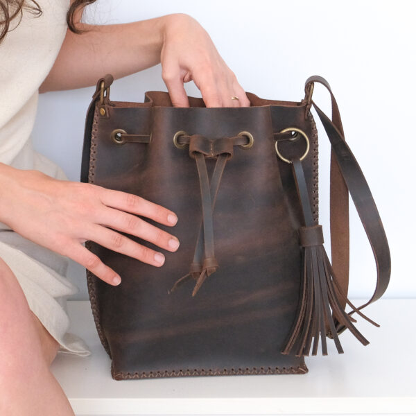 9C9FCF70-BAB5-4E51-9787-8B21FCDE33BF