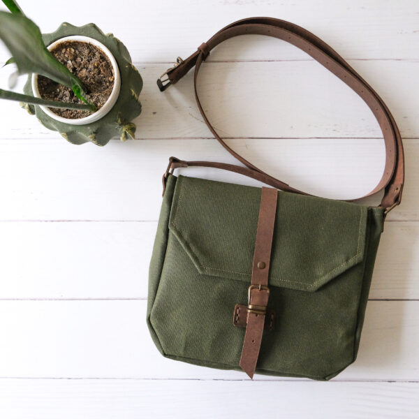 9E81672A-98DE-406E-8309-3E1EED1518BD