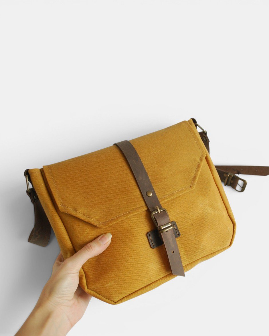 Waxed Canvas Postacı Hardal