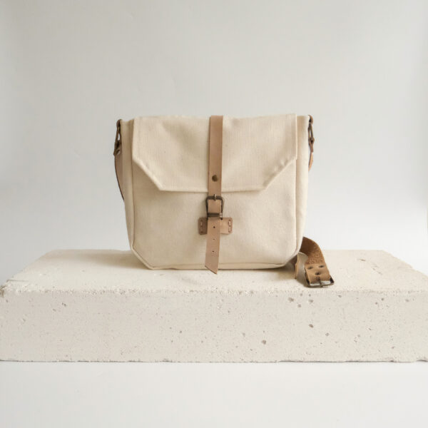 CBABA3AD-ECFB-4AFC-8F09-27D3874E049D