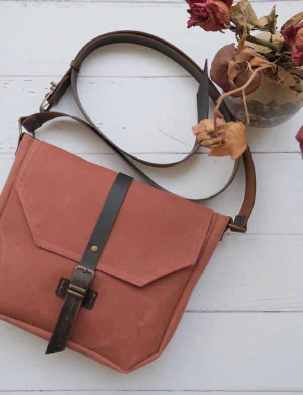 Waxed Canvas Postacı Kiremit