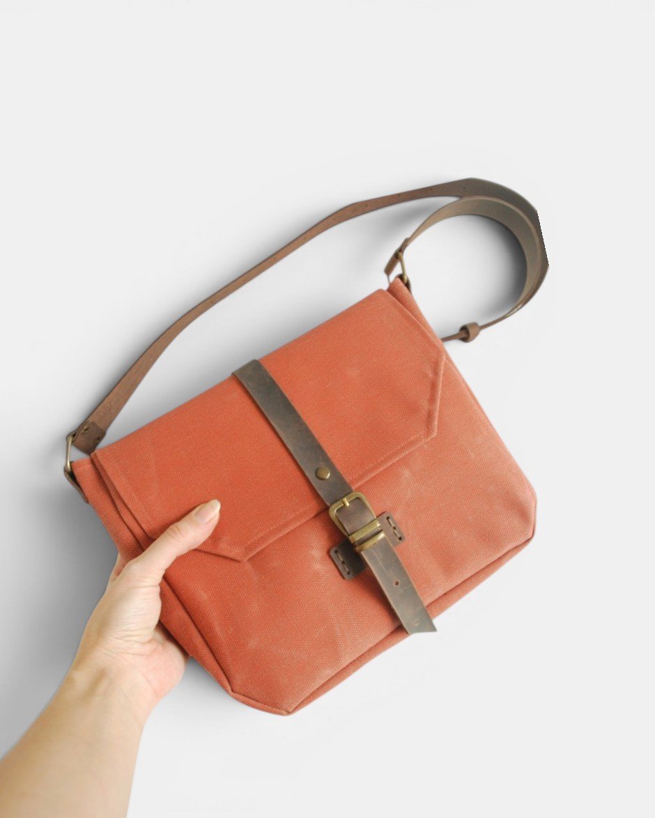 Waxed Canvas Postacı Kiremit