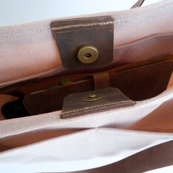 D6276F3D-F9A6-4EAA-AA20-757CF6885558