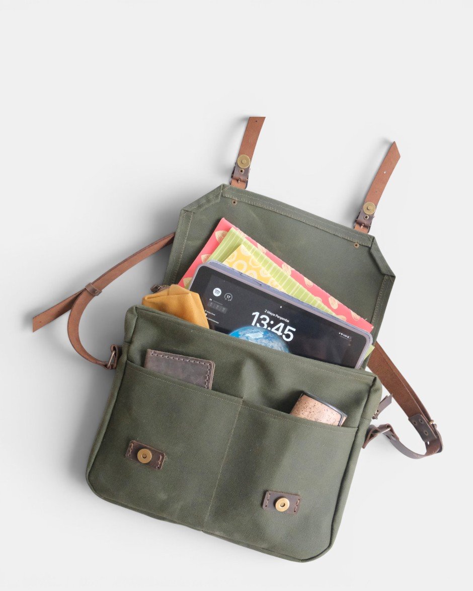Waxed Canvas Messenger Bag Haki 15 inch