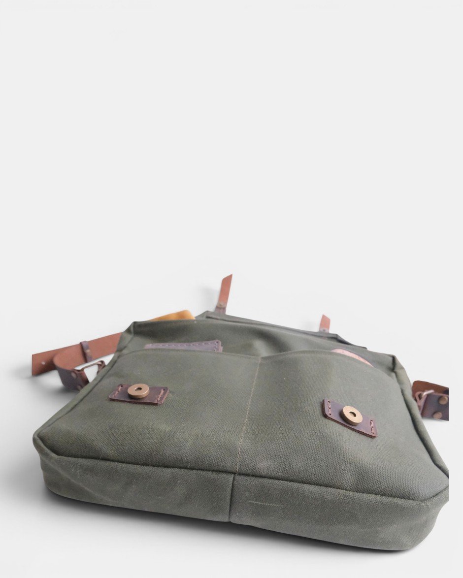 Waxed Canvas Messenger Bag Haki 15 inch - Görsel 7