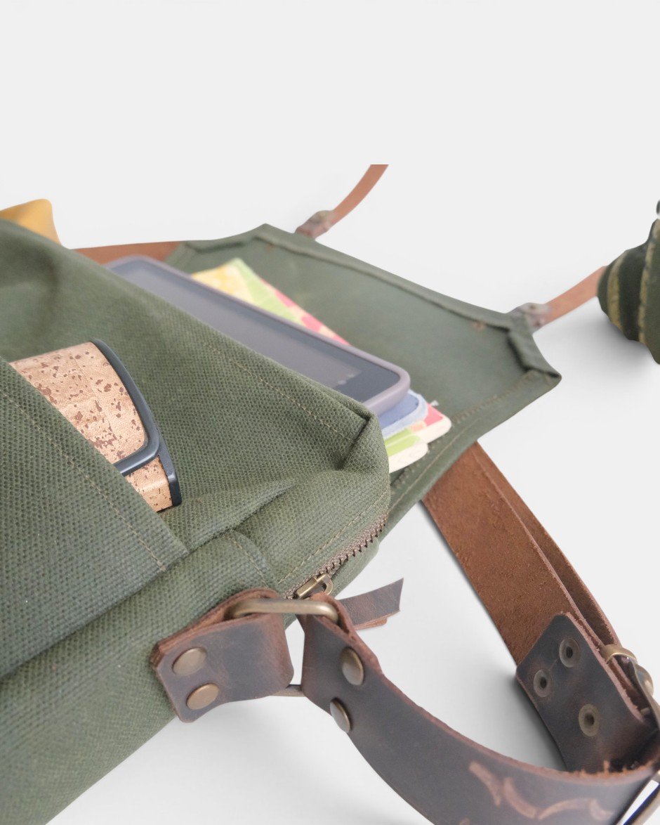Waxed Canvas Messenger Bag Haki 15 inch - Görsel 6