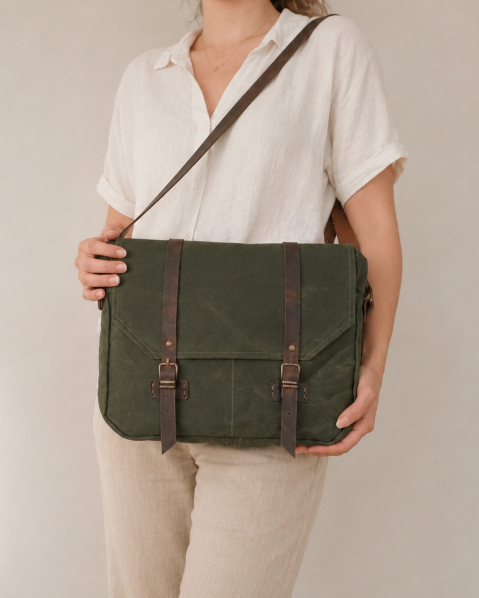 Waxed Canvas Messenger Bag Haki 15 inch - Görsel 2
